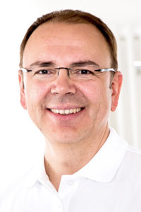 Dr. Martin Rinio Leitender Orthopäde der Gelenk-Klinik Gundelfingen, Hauptoperateur des Zentrums für Fuß - und Sprunggelenkchirurgie (ZFSmax) und des EndoProthetikZentrums (EPZ) der orthopädischen Gelenk-Klinik Gundelfingen