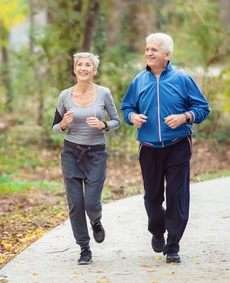 Regelmäßige sportliche Betätigung und ein normales Gewicht beugen Arthrose vor.