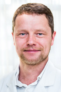 Prof. Dr. med. Sven Ostermeier, especialista en ortopedia, asesor superior en cirugía ortopédica de hombro y rodilla