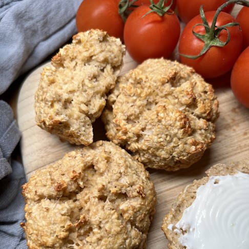 Ballaststoffreich und voller gesunder Proteine: Hafer-Quark-Brötchen. © Gelenk-Klinik Hafer-Quark-Brötchen Rezept