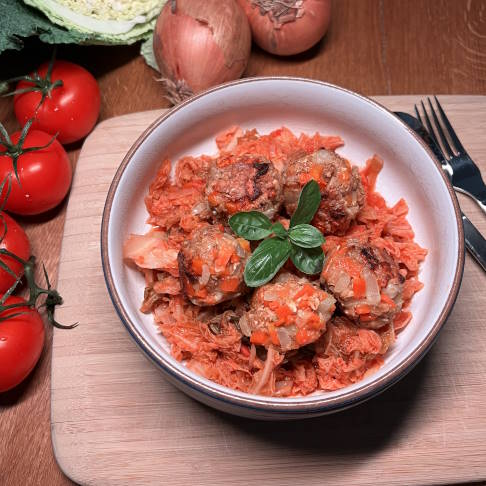 Haferbällchen auf Wirsingragout Rezept