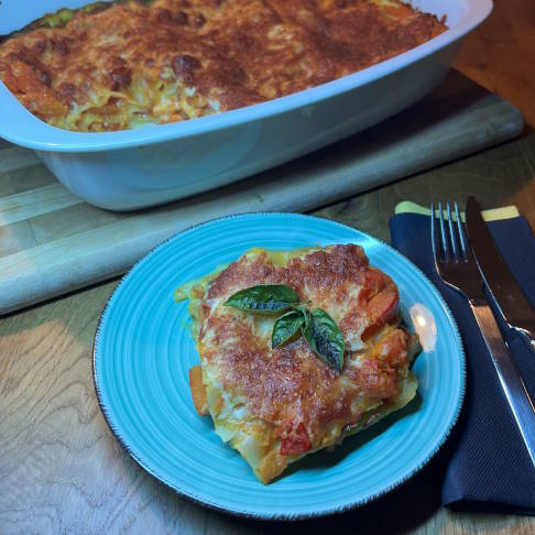 Kalorienärmere Variante zum klassischen Dickmacher: Kürbislasagne. © Gelenk-Klinik Kürbislasagne Rezept