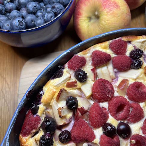 Quarkgratin mit Apfel und Beeren Rezept