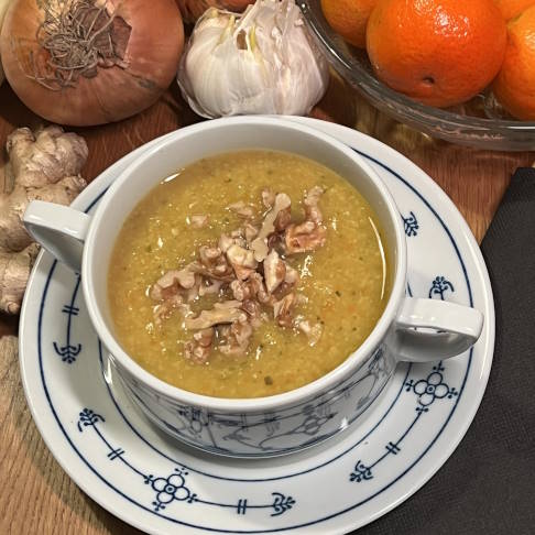 Wirsing-Currysuppe mit Mandarine Rezept