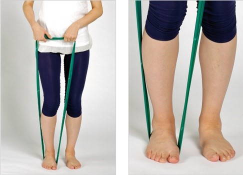 Übung bei Sprunggelenk-Impingement: Kräftigung der kurzen Fußmuskulatur