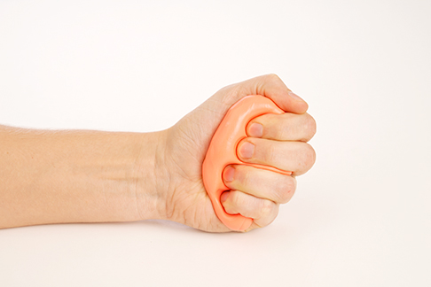 Übung mit Knetmasse. © Gelenk-Klinik Übung mit Knetmasse