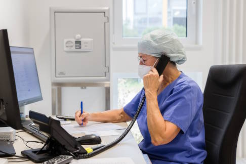 Anästhesistin in der Gelenk-Klinik Freiburg