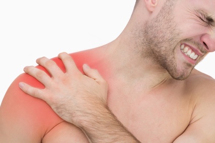 Mann mit Schulterschmerzen durch Schleimbeutelentzündung