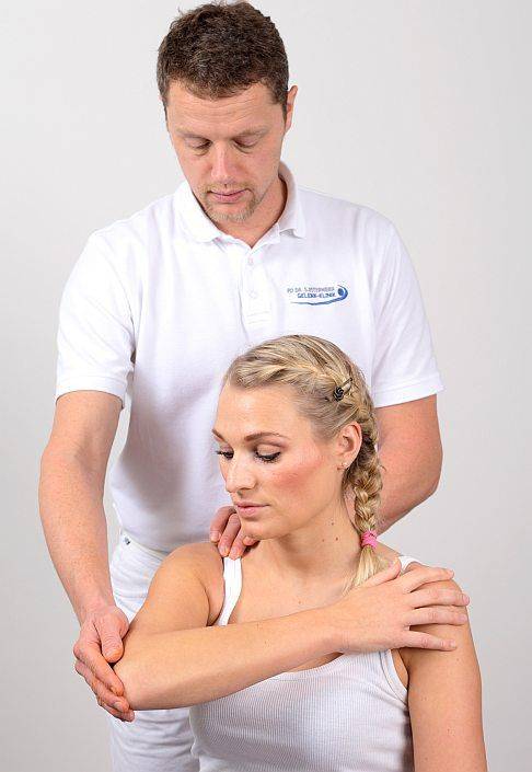 Schulterschmerzen Ursachen Behandlung bungen